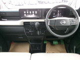 操作しやすい運転席廻り!操作パネルも使いやすい!!ドライブが楽しくなります!