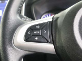 左側に音量調整、チャンネルボタン等がついてますので、運転中でも操作出来ます。ストレス感はなく安心出来ます。