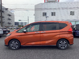 ドアバイザー・アルミホイル装着車両です。華やかなサイドシルエットです。