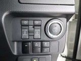 両側パワースライドドア付きだから、狭い駐車スペースなどでの 乗り降りラクラク!小さなお子さまのいるご家庭には嬉しい装備。