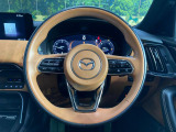 【純正革巻きステアリング】上質な革を使用することで、手にしっかり馴染みとても運転しやすいハンドルです♪