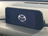 【マツダコネクトナビ】車内の雰囲気にマッチした一体型タイプのナビ。各種車輌設定やBluetooth再生等、様々な機能が楽しめます。直感的なダイヤル操作が可能で、使い勝手も良好です。