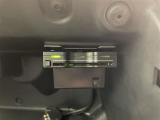 【純正ETC2.0(DSRC)】ETCカードを挿入すれば料金所はノンストップで通過できます。ETC限定の割引や、高速道路の情報提供サービスを利用できます。