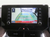 パノラミックビューモニター搭載。カメラで車両周囲の状況を映し出すため、狭い場所での駐車などに役立ちます。