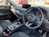 インパネ廻りと運転席です!シンプルにスッキリとまとまっています。運転操作に迷いにくくなっておりとても運転しやすいです。