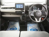 運転にかかわる様々な操作を安全に行えるように視点移動が少なく、操作性に配慮されたスイッチ類が凝縮されたコクピットです。