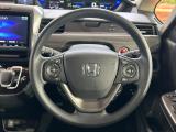 インテリアに合わせたデザインのステアリングは、運転される方のことも考え、運転しやすい形状、大きさです。是非一度、実際に触ってお確かめください。