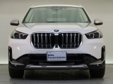 【キドニーグリル】BMWの代名詞。一目見ただけでBMWであると認識できる確固たるアイコンとして存在感を放ちます。