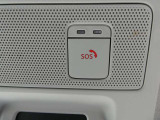 急病時や危険を感じた時、SOSコールスイッチを押すと専門のオペレータに繋がって、警察や消防への連携をサポートしてくれます。また、万が一の事故発生時には、エアバッグ展開と連動して自動通報します。