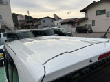 中古車という商品の特性ルーフには子キズや塗装しみ細かな凹み等がありますルーフ後ろ側に板金跡が有ります