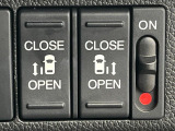 【両側パワースライドドア】スマートキーや運転席のスイッチで後席両側スライドドアの開閉が可能♪電動だから力を入れてドアを開ける必要が無く、小さなお子様でも簡単に開け閉めでき快適です♪