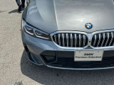 また、BMW正規認定中古車は、エマージェンシーサービスが自動付帯。24時間365日、皆様のカーライフをサポート致します。確かな安心のうえで、「駆けぬける歓び」をご堪能ください。