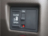 ◆片側電動スライドドア◆狭い駐車場でも乗り降りが楽々♪お子様が隣の車にドアを当ててしまう心配もございません!小さなお子様連れの方もこれで安心。