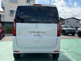 バック時目視しにくいクルマの周囲をカメラで映し出し、安全・安心駐車をサポート♪バックの苦手な方も後ろがハッキリ見えるので安心ですよ♪