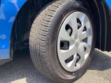 純正15インチフルホイールキャップでスタイルバッチリ!185/60R15タイヤです