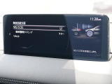 こちらのお車には先進安全装備が多数搭載されています。衝突被害を回避あるいは軽減するためのブレーキや、後方死角からの接近警報、車線逸脱を防止する警報装置など、詳しくはスタッフまでお尋ねください。