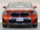 【キドニーグリル】BMWの代名詞。一目見ただけでBMWであると認識できる確固たるアイコンとして存在感を放ちます。