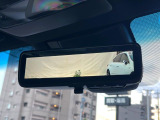 【デジタルインナーミラー】後席の大きな荷物や同乗者で後方が確認しづらい時でも安心!カメラが撮影した車両後方の映像をルームミラー内に表示。クリアな視界で状況の確認が可能です!
