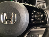 ハンドルにHondaセンシング系のクルーズコントロールやレーンキープアシストなどのスイッチが装備されています。ハンドルから手を離さず安全に操作できます。