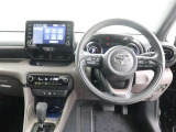 足元も広く、視界良好な運転席です
