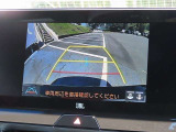 バックモニター付きでガイドラインがモニターに表示され、車庫入れや縦列駐車などの際に役立ちます!