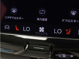 フロントシートには、シートヒーター&シートエアコンに加え、ステアリングホイール・ヒーターも装備。厳寒の地、北欧スウェーデン発祥のブランドならではのアイテムです。