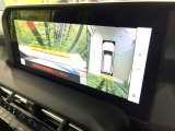 【パノラミックビューモニター】専用のカメラにより、上から見下ろしたような視点で360度クルマの周囲を確認することができます☆死角部分も確認しやすく、狭い場所での切り返しや駐車もスムーズに行えます。