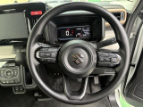 シンプルかつ機能的にまとめられたインパネです。