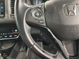ステアリングにオーディオ操作スイッチが付いています。オーディオ画面に直接タッチしなくても操作が出来ますので、運転に集中できます。