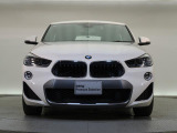 【キドニーグリル】BMWの代名詞。一目見ただけでBMWであると認識できる確固たるアイコンとして存在感を放ちます。