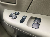 運転席、助手席はパワーウインドーを装備。