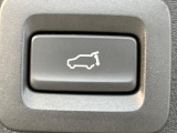 【パワーバックドア】スマートキーや運転席のボタンを押すだけでリアゲートが自動で開閉します!荷物を持っている時や、高い位置にあるバックドアを閉める際に便利な機能です♪