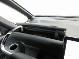 室内に小物を入れる収納スペースがあれば車内が片付きますね☆