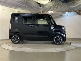 両側パワースライドドア付きだから、狭い駐車スペースなどでの 乗り降りラクラク!小さなお子さまのいるご家庭には嬉しい装備。