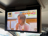 【フリップダウンモニター】大画面モニターで後席でもエンタメをお楽しみいただけます。小さなお子様にも大人気の装備です♪