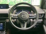 インテリアに合わせたデザインのステアリングは、運転される方のことも考え、運転しやすい形状、大きさです。是非一度、実際に触ってお確かめください。