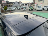 目立つキズ凹み等はありませんが、中古車という商品の特性ルーフには子キズや塗装しみがあります