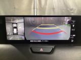 狭い場所での駐車やすれ違いなどでより的確な運転操作に役立つ360&deg;ビューモニターが装備されています。