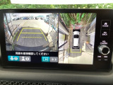 バックギアに入れますとご覧のような画像に自動的に切り替わります。車庫入れ時に役立ちます。