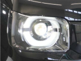 【LEDヘッドライト+デイタイムランニングランプ】主流のLEDヘッドライトに、日中でも他者からの視認性を良くするデイタイムランニングランプ装備!スタイリッシュでかっこよく仕上がっています。