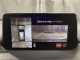 狭い場所での駐車やすれ違いなどでより的確な運転操作に役立つ360&deg;ビューモニターが装備されています。