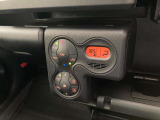 オートエアコンは温度を設定するだけで、自動で風量などを設定してくれます。運転しながら操作も必要ないので、安全性も向上します。