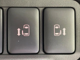 【両側パワースライドドア】スマートキーや運転席のスイッチで後席両側スライドドアの開閉が可能♪電動だから力を入れてドアを開ける必要が無く、小さなお子様でも簡単に開け閉めでき快適です♪