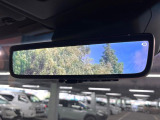 【デジタルインナーミラー】後席の大きな荷物や同乗者で後方が確認しづらい時でも安心!カメラが撮影した車両後方の映像をルームミラー内に表示。クリアな視界で状況の確認が可能です!