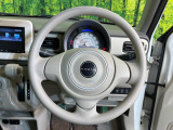 インテリアに合わせたデザインのステアリングは、運転される方のことも考え、運転しやすい形状、大きさです。是非一度、実際に触ってお確かめください。