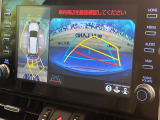 【パノラミックビューモニター】専用のカメラにより、上から見下ろしたような視点で360度クルマの周囲を確認することができます☆死角部分も確認しやすく、狭い場所での切り返しや駐車もスムーズに行えます。
