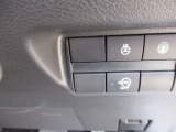 アイドリングストップ機能付です。特別な操作をしなくても、普段通りの運転をするだけで、エコドライブができる機能です。OFFボタンがありますので、必要に応じて使い分けてください。