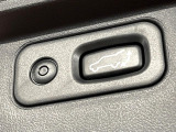 【パワーバックドア】スマートキーや運転席のボタンを押すだけでリアゲートが自動で開閉します!荷物を持っている時や、高い位置にあるバックドアを閉める際に便利な機能です♪