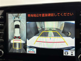 バックカメラの他に上から見下ろしたような画像が見れるアラウンド(全方位)モニター。前後左右を把握できる、すごい機能が装備されています!