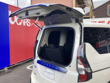 大きく開く・小さく開く。選べる二つの開き方 デュアルバックドア 荷物の出し入れに大変便利です!